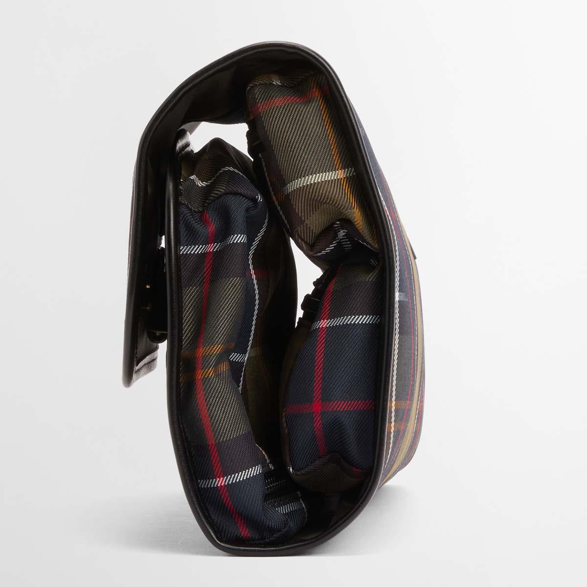 Classic/Beacon Barbour Mens Tartan Hanging Washbag Folded