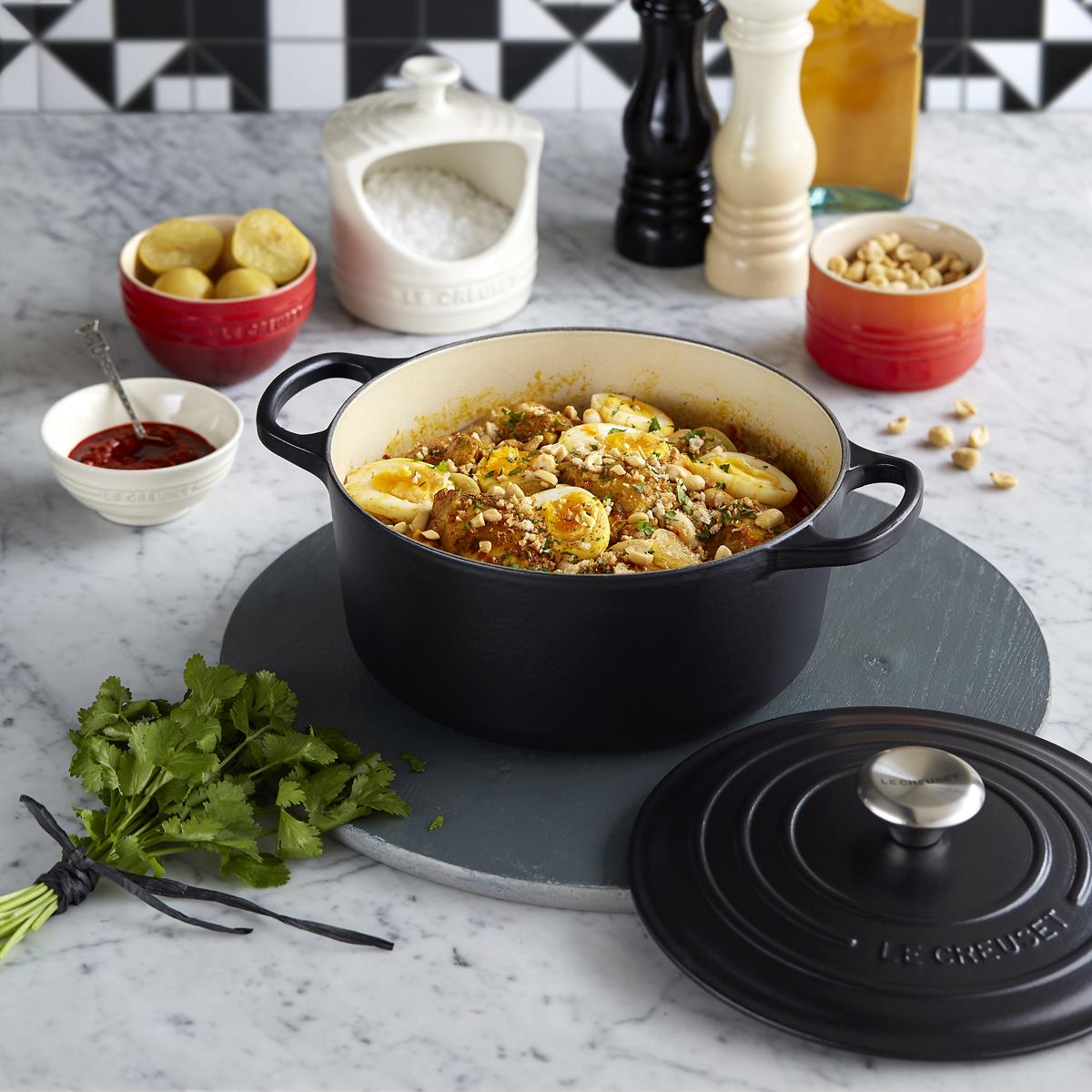 Le Creuset 22cm Cast Iron Round Casserole Dish Satin Black
