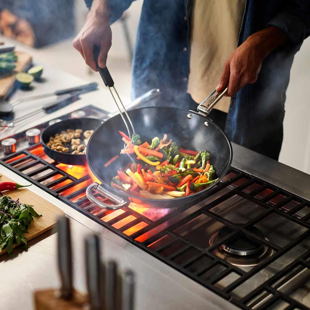 Joseph Joseph Space Folding Handle Ceramic Non-stick Wok 32cm Lifestyle