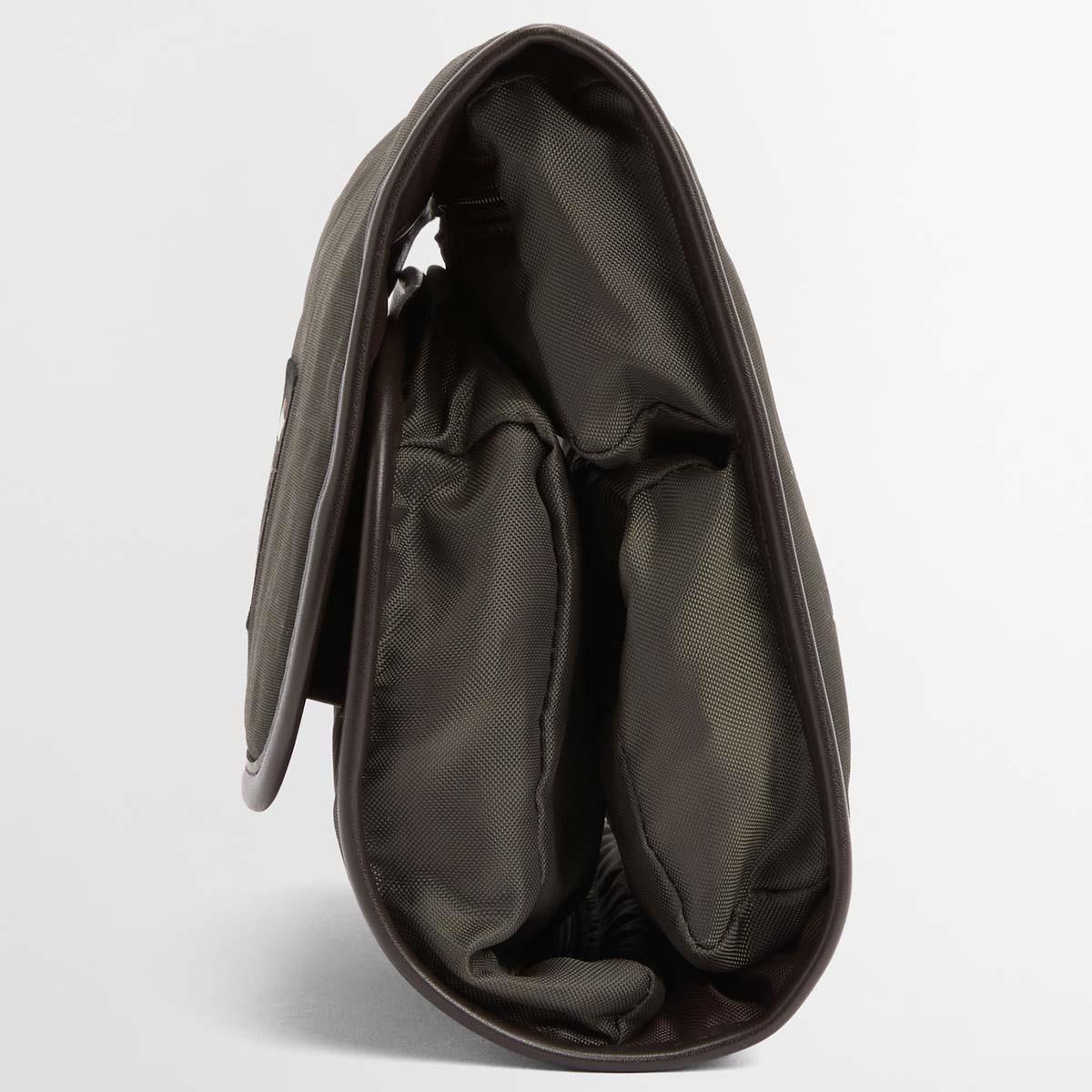 Olive/Beacon Barbour Mens Wax Hanging Washbag side