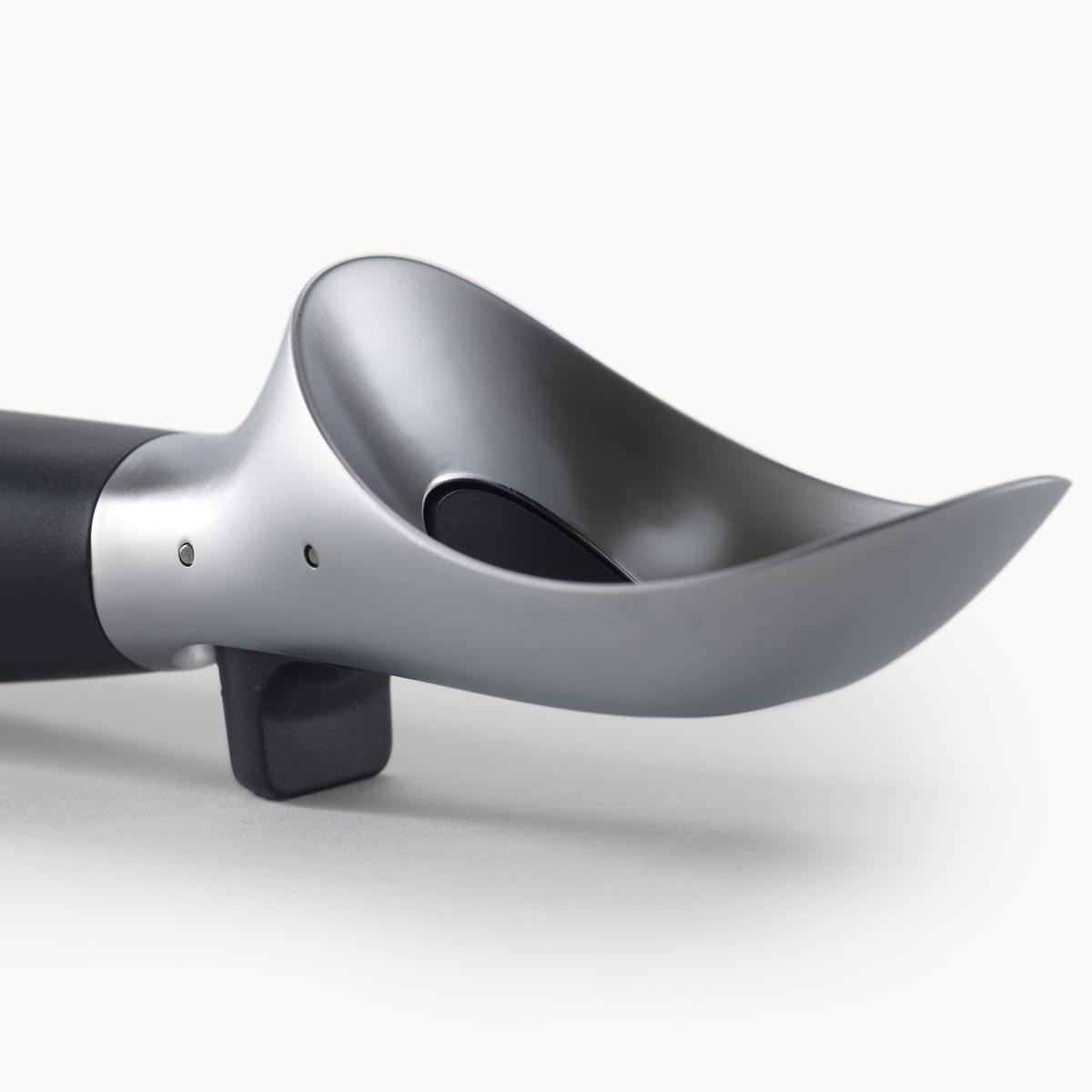 Joseph Joseph Elevate Ice-Cream Scoop close2