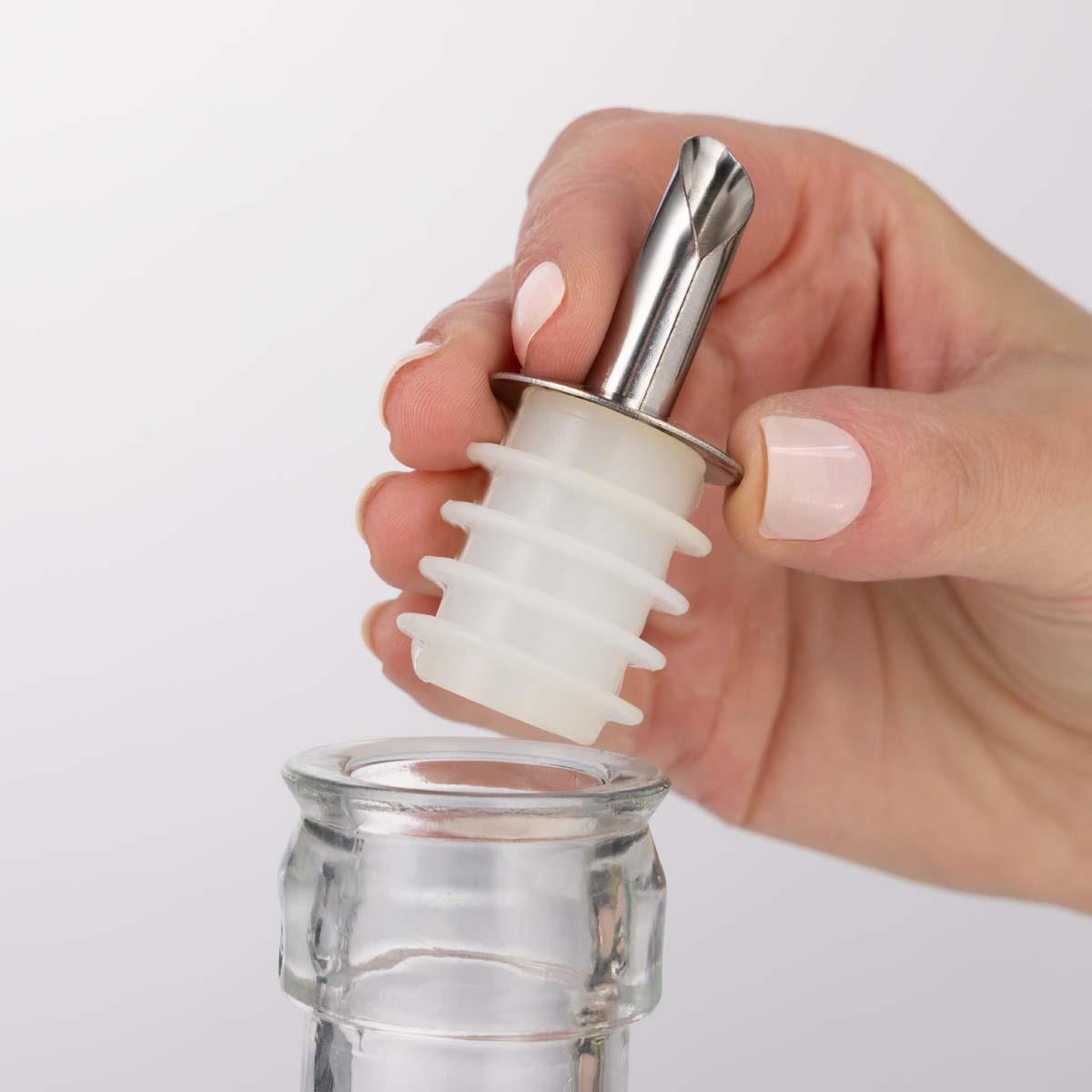 Kilner Set of 2 600ml Oil Bottles and Metal Rack POURER