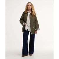 Ivy Green/Ancient Icons Bedale Showerproof Jacket model