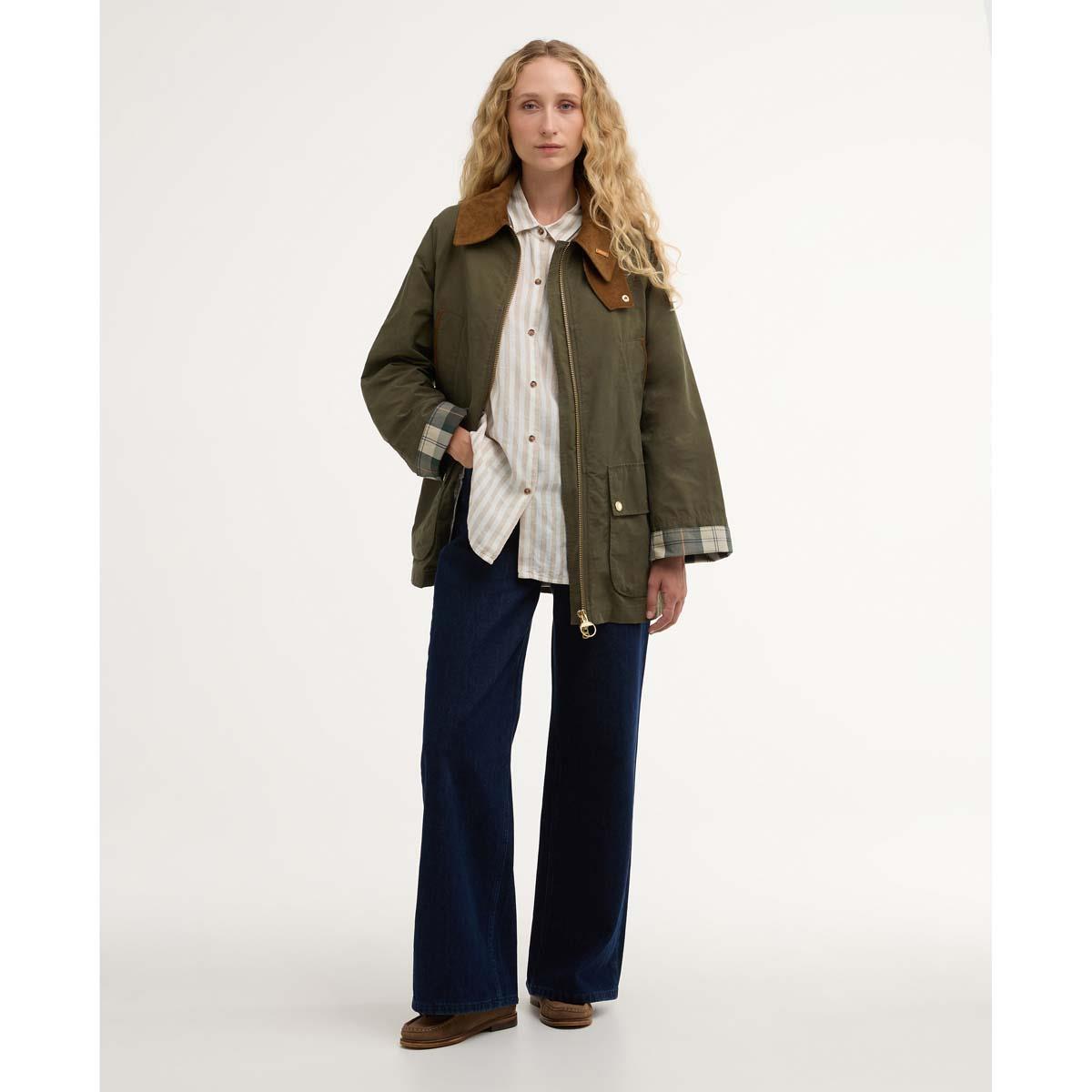 Ivy Green/Ancient Icons Bedale Showerproof Jacket model