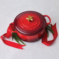 Le Creuset Signature Gold Finish Star Knob 47mm Lifestyle