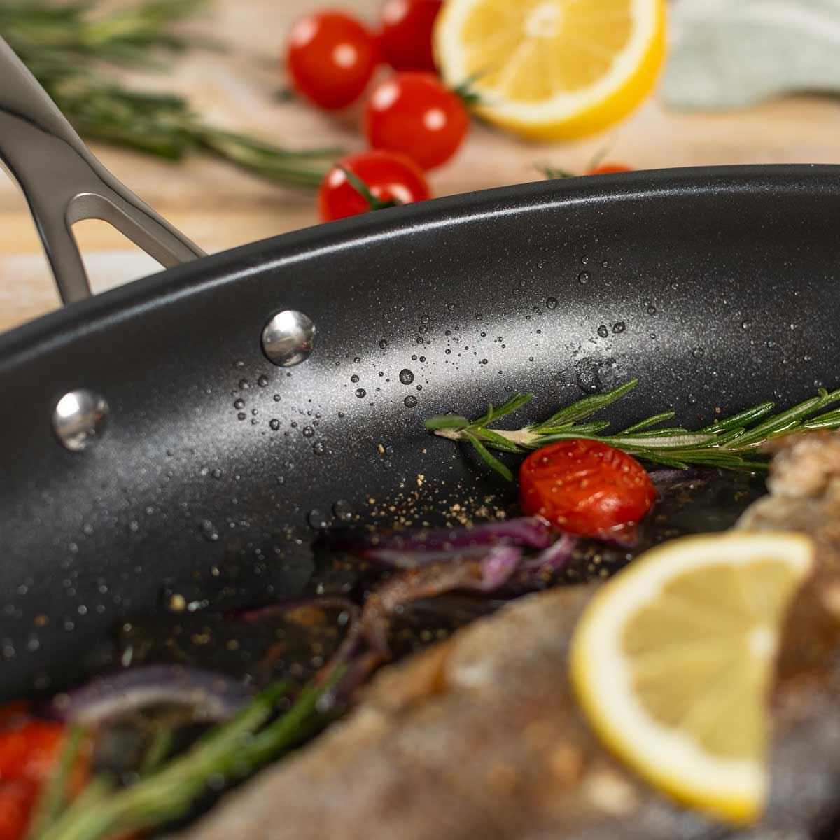 Kuhn Rikon Allround Fish Pan Non-stick Lifestyle Rivet Detail