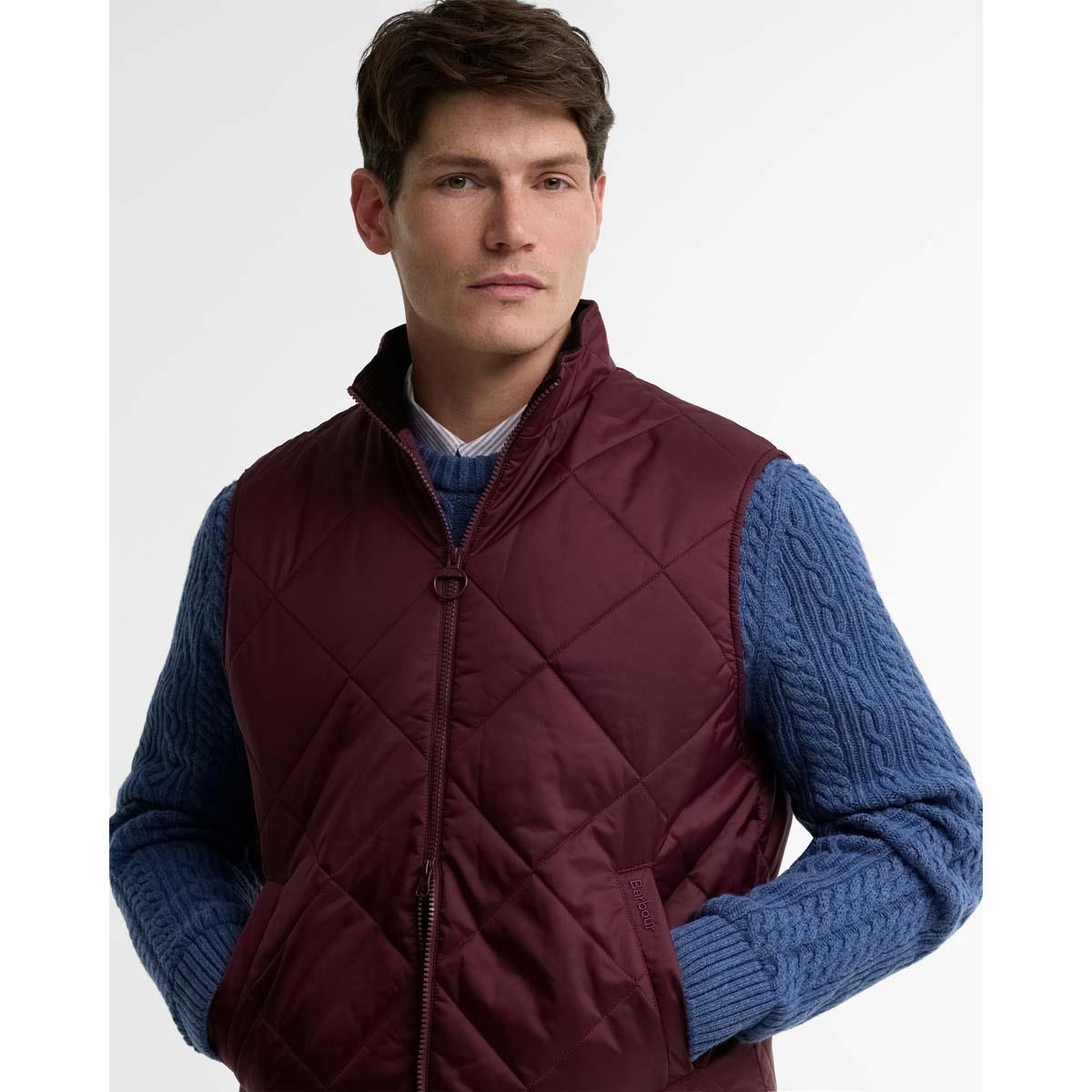 DARK BORDEAUX Barbour Mens Finn Quilted Gilet LOGO