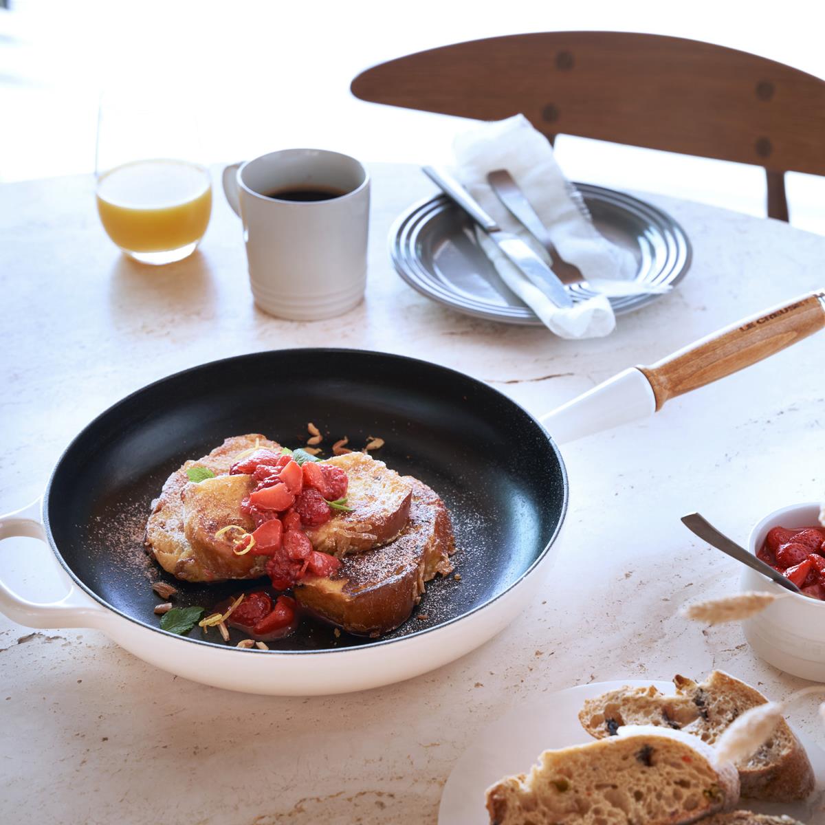 Le Creuset 28cm Cast Iron Frying Pan With Wooden Handle Meringue