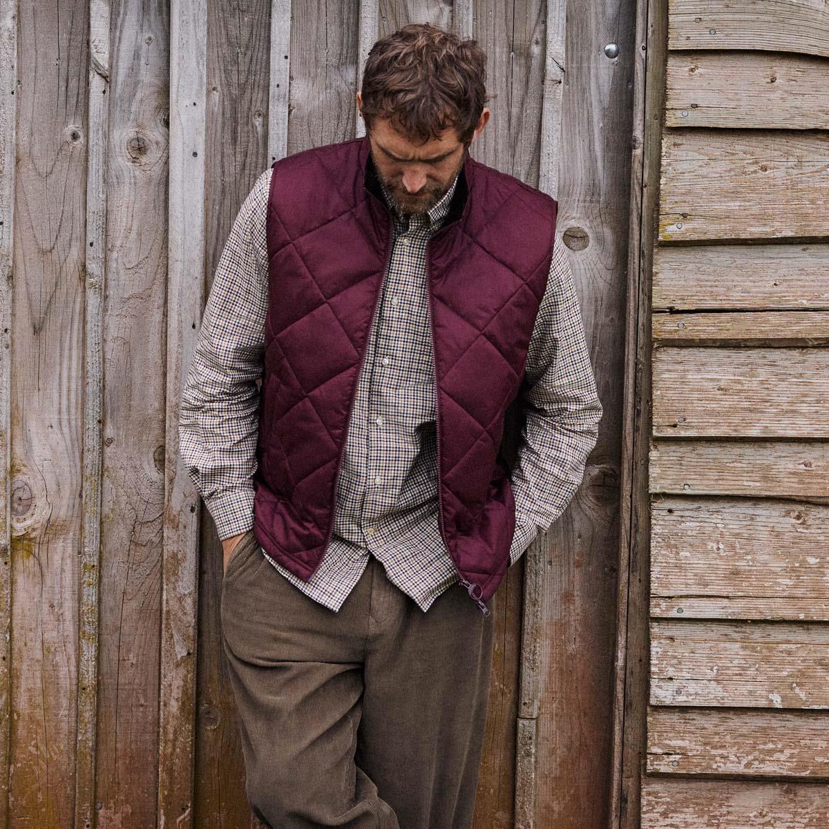 DARK BORDEAUX Barbour Mens Finn Quilted Gilet LS3
