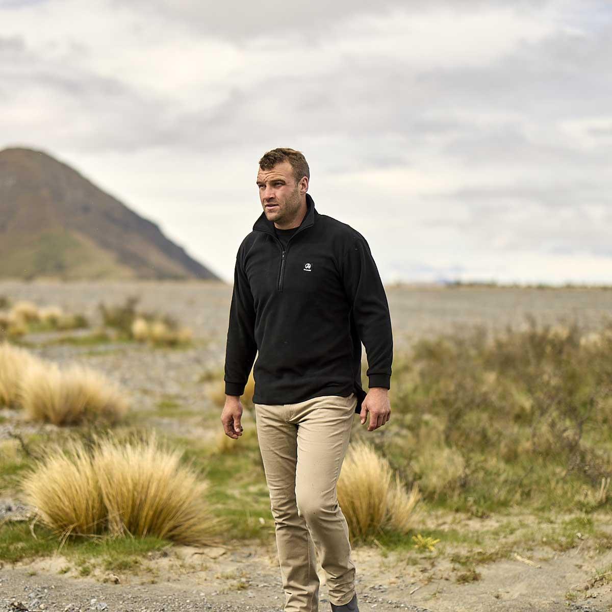 Black Swanndri Mens Motu Fleece Pullover Lifestyle