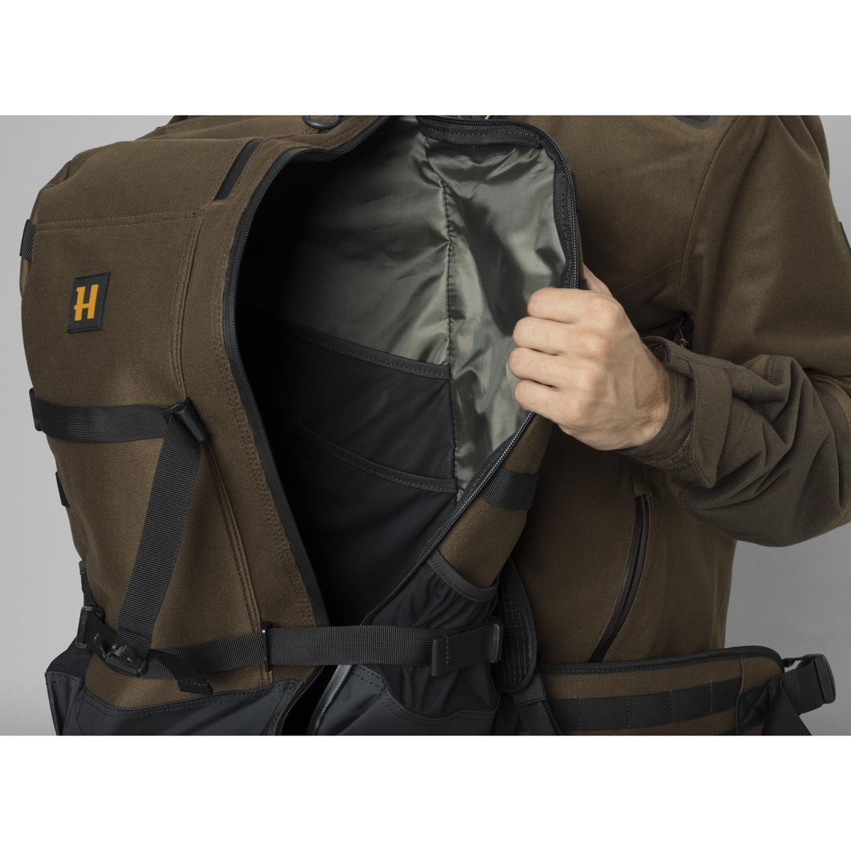 Harkila Forest Hunter Backpack Opening