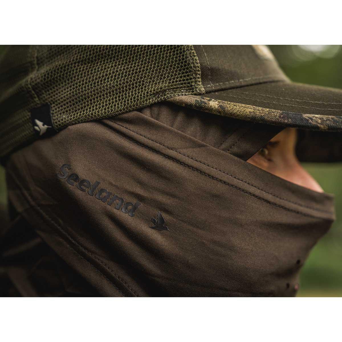 Pine Green Seeland Mens Tagus Face Cover Lifestyle Stretch Detail
