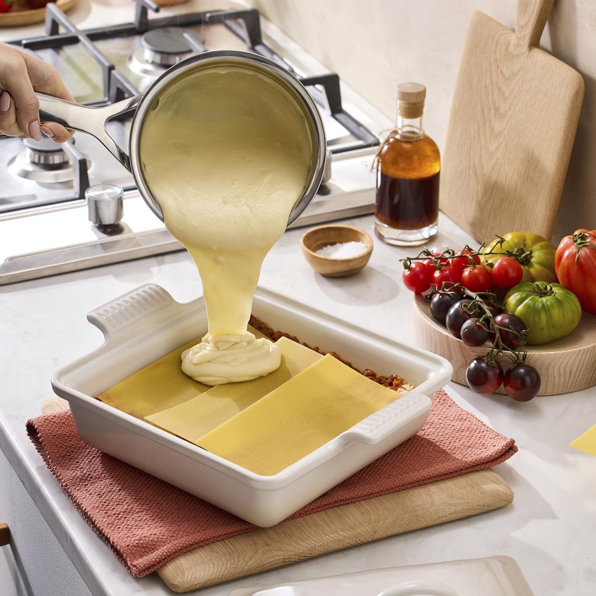 Le Creuset 23cm Stoneware Heritage Dish With Lid