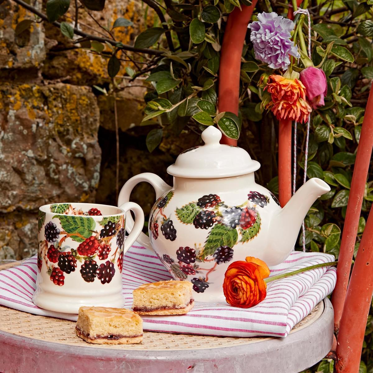 Emma Bridgewater Blackberry Half Pint Mug LS