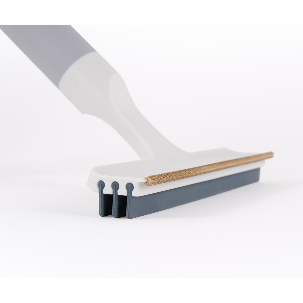 Joseph Joseph CleanTech 2-In-1 Carpet Cleaning Tool Detail