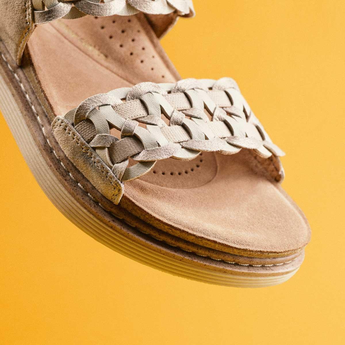 Metallic Combi Clarks Womens Arwell Glide Sandals Lifestyle Front