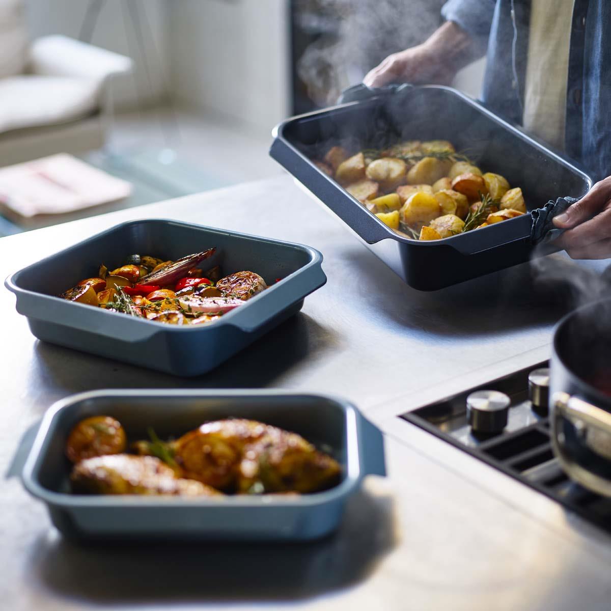 Joseph Joseph Nest Oven Deep Tray lifestyle2
