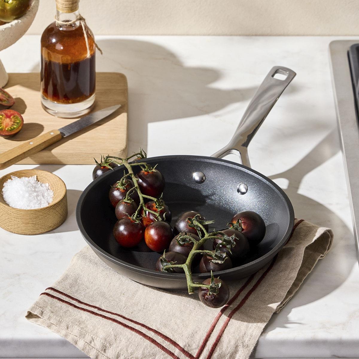 Le Creuset Toughened Non-Stick 22cm Shallow Frying Pan