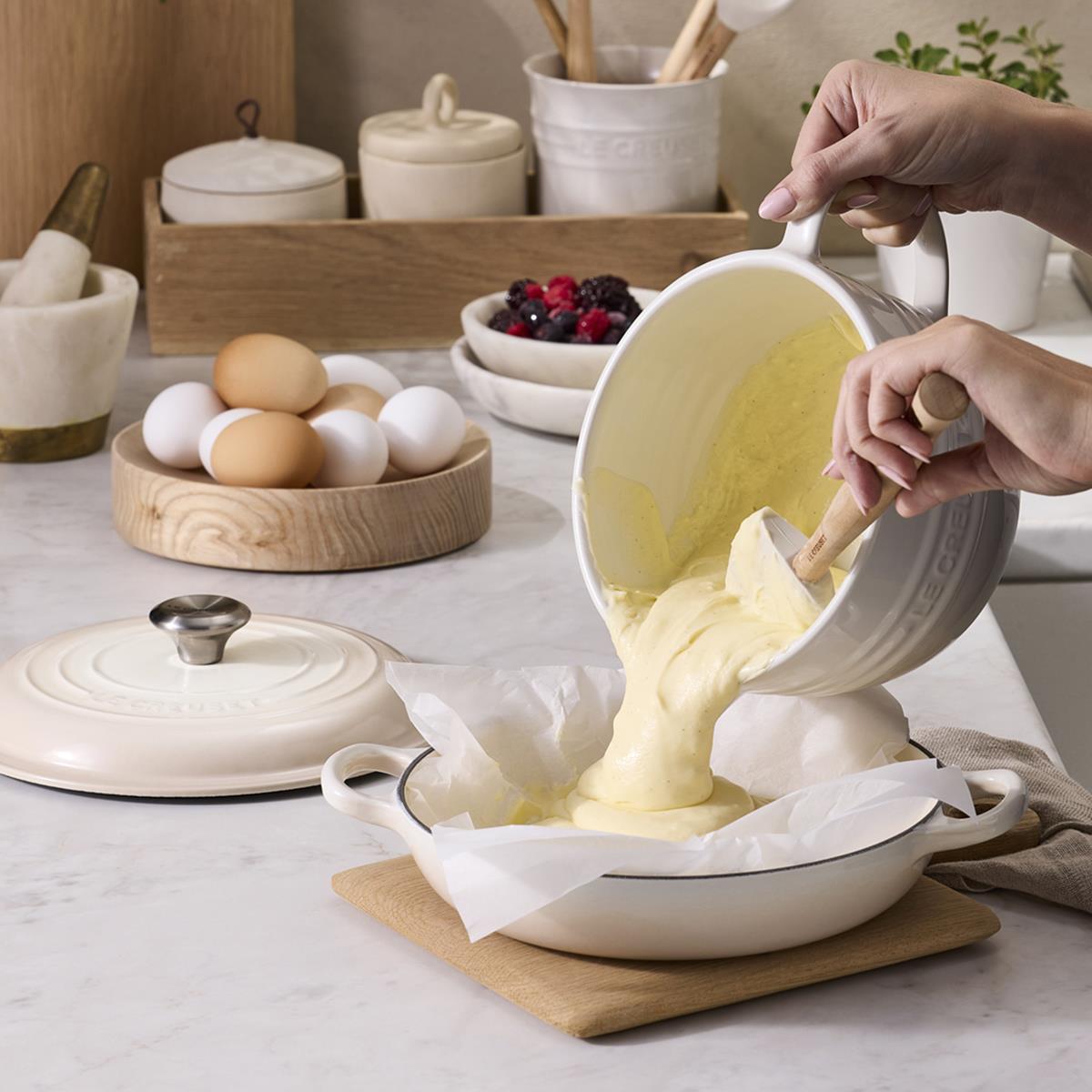 Le Creuset 22cm Cast Iron Shallow Casserole Dish