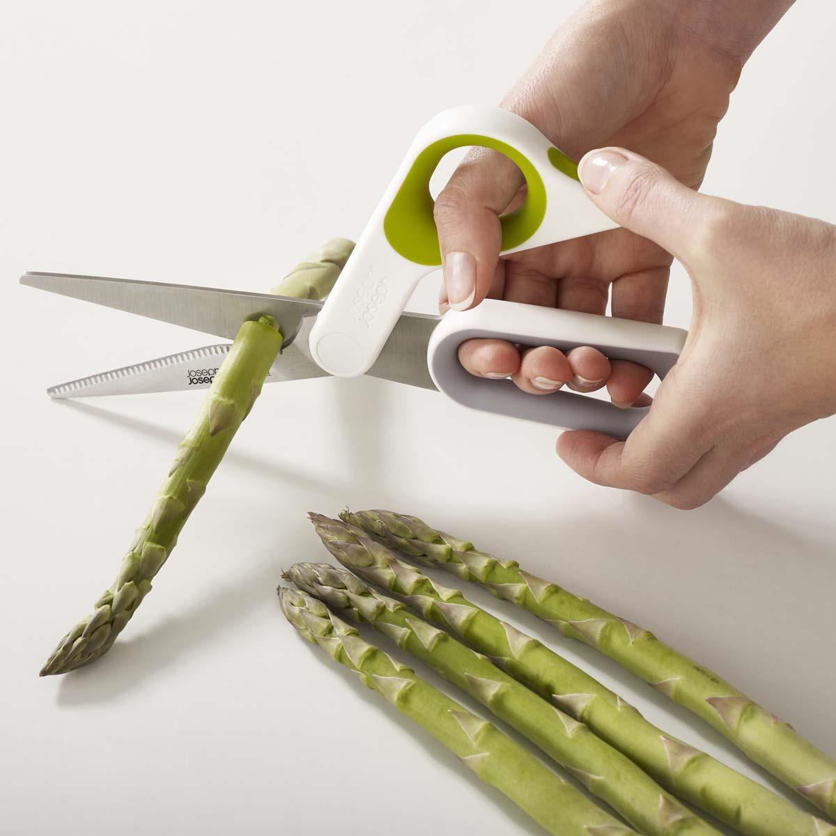 Joseph Joseph PowerGrip All-Purpose Kitchen Scissors In Use