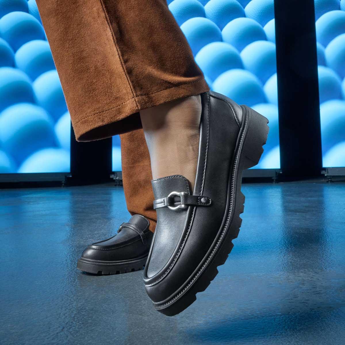Clarks Womens Code L Step Loafers