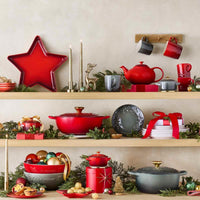 Le Creuset Stoneware Holly Coupe Plate 19cm Collection Lifestyle