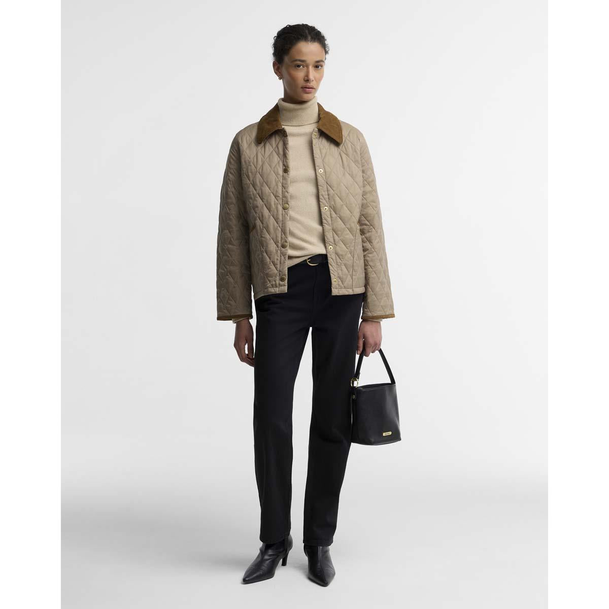 Light Trench/Birchwood Barbour Womens Icons Cropped Liddesdale Quilted ON MODEL