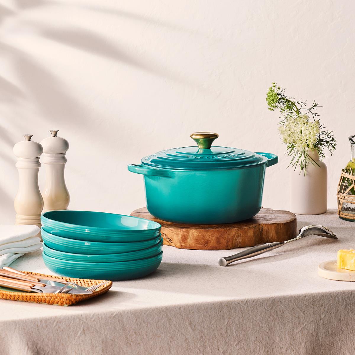 Le Creuset 26cm Cast Iron Round Casserole Dish Bleu Riviera