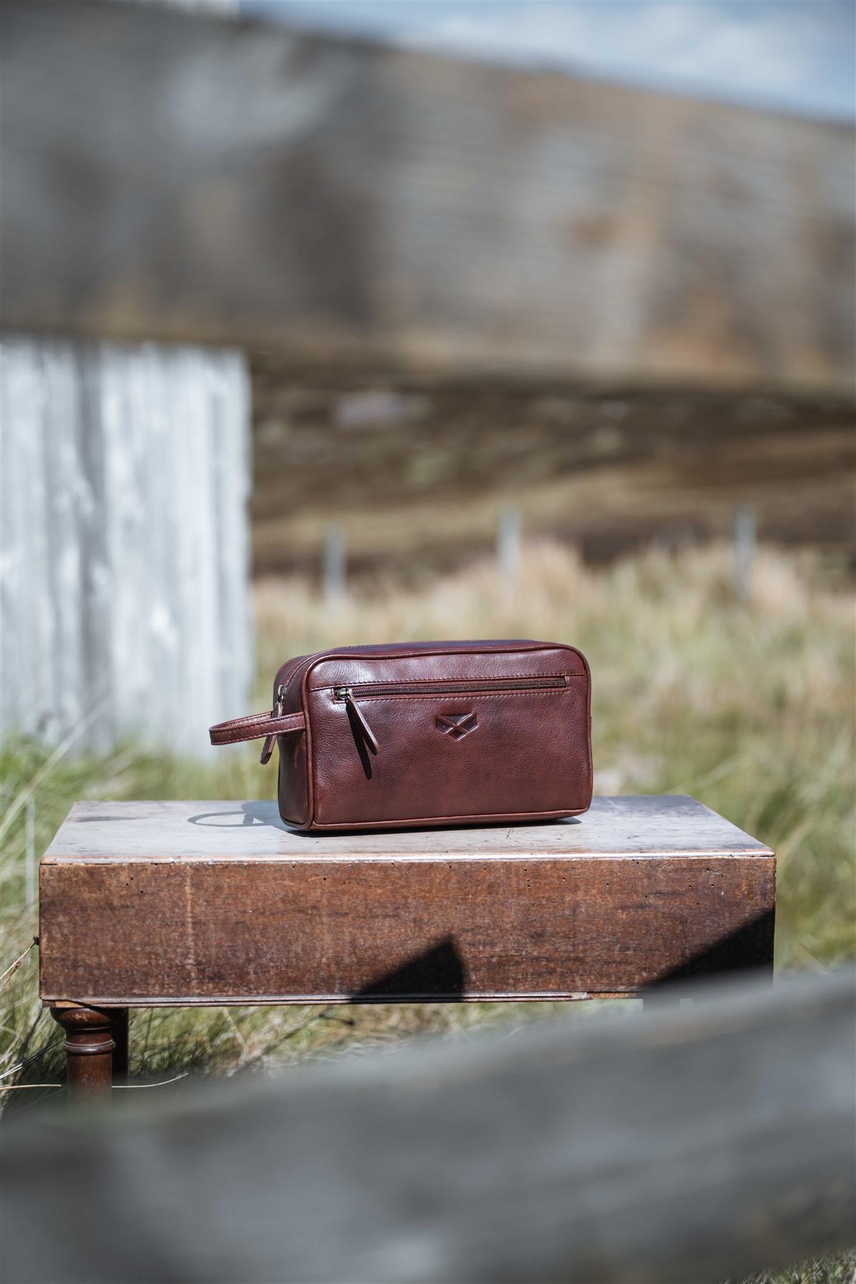Hoggs Of Fife Monarch Leather Wash Bag