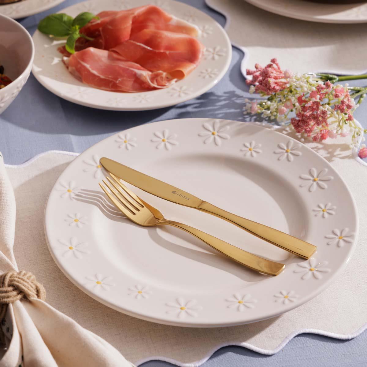 Price and Kensington Daisy Dinner Plate