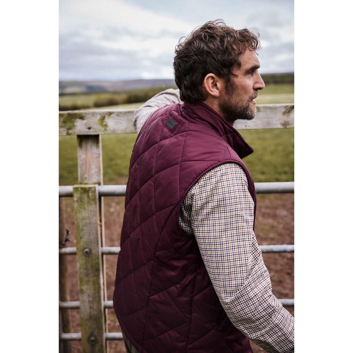 DARK BORDEAUX Barbour Mens Finn Quilted Gilet LS4