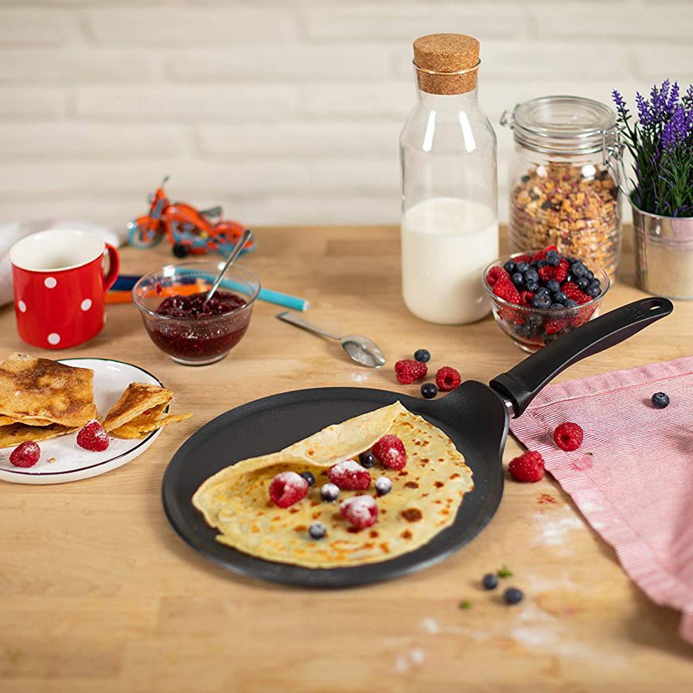 Kuhn Rikon Easy Induction Non-Stick Crepe Pan 25cm In Use