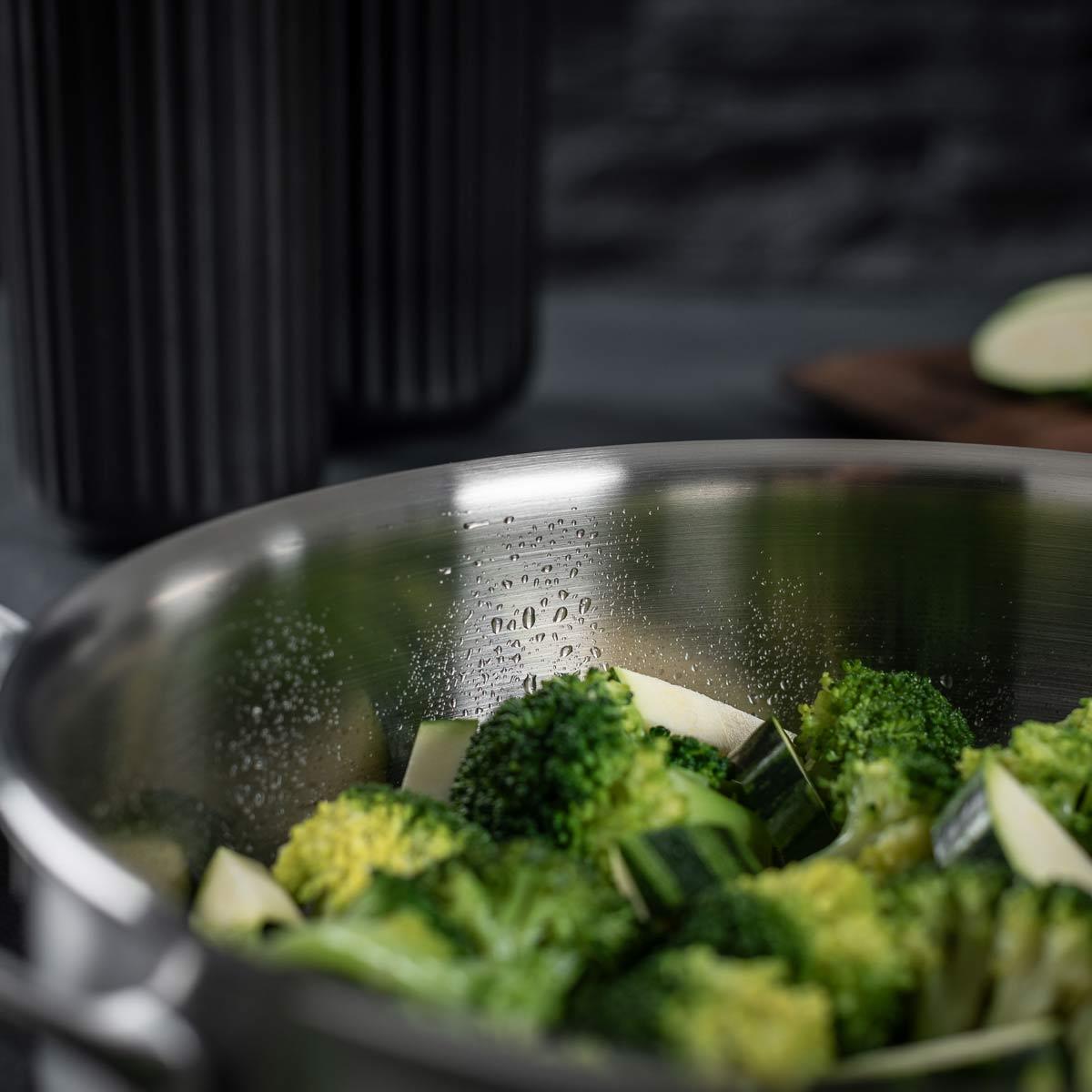Kuhn Rikon Culinary Fiveply Serving Pan With Lid Interior