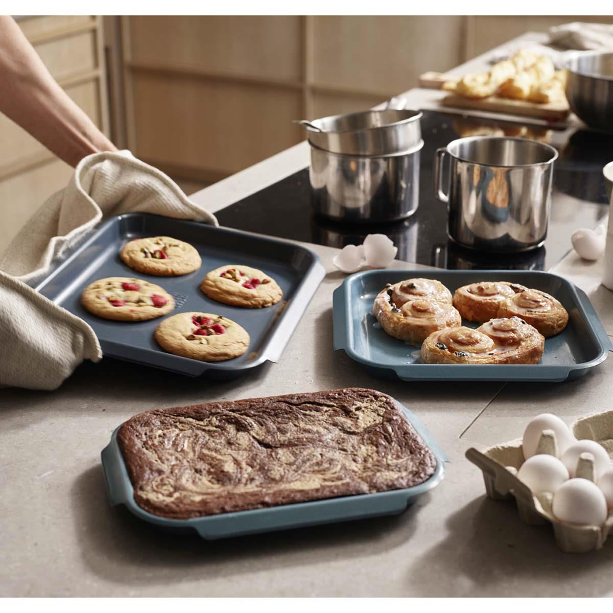 Joseph Joseph Nest Bake Non-Stick 3-piece Baking Tray Set