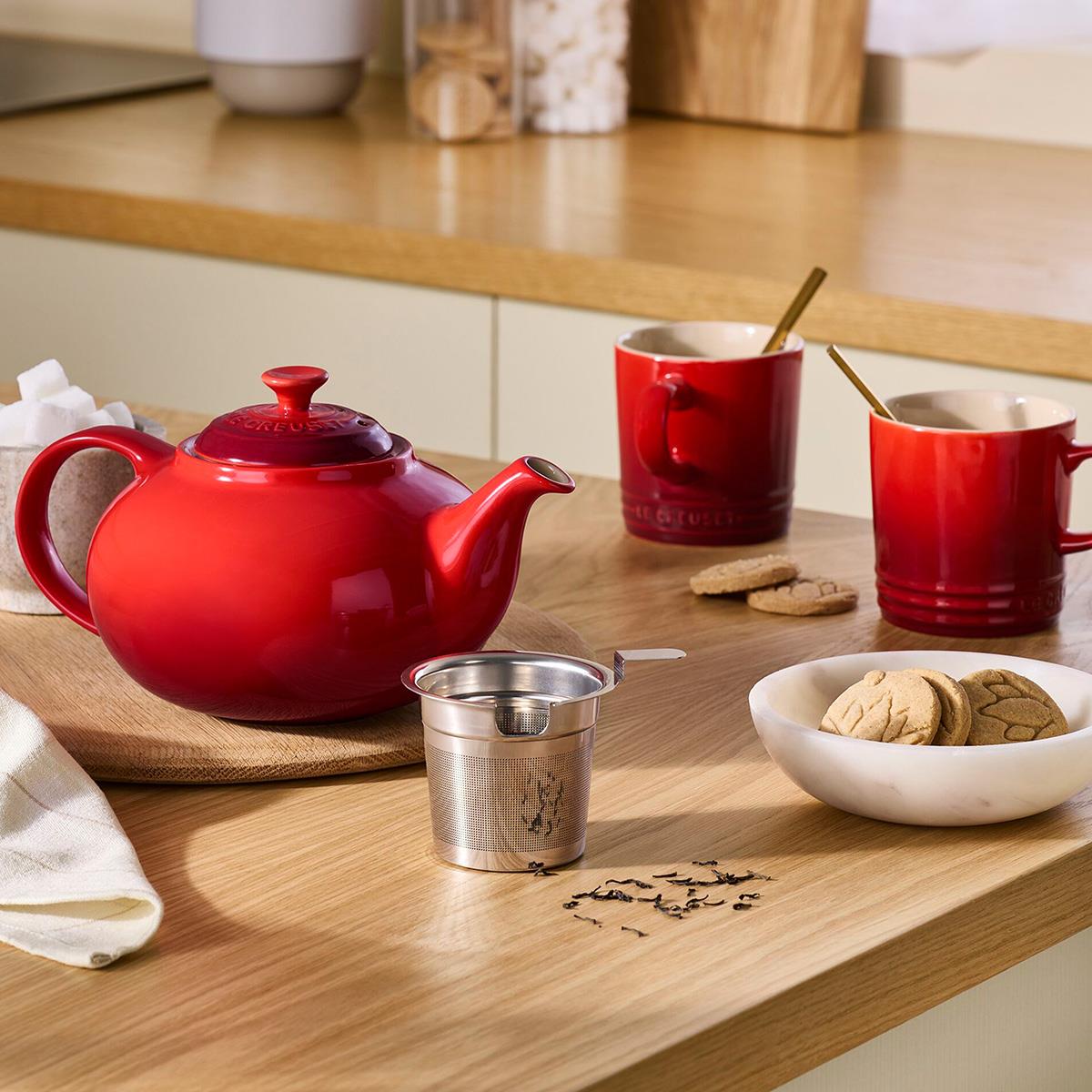 Le Creuset Stoneware Classic Teapot with Infuser CERISE