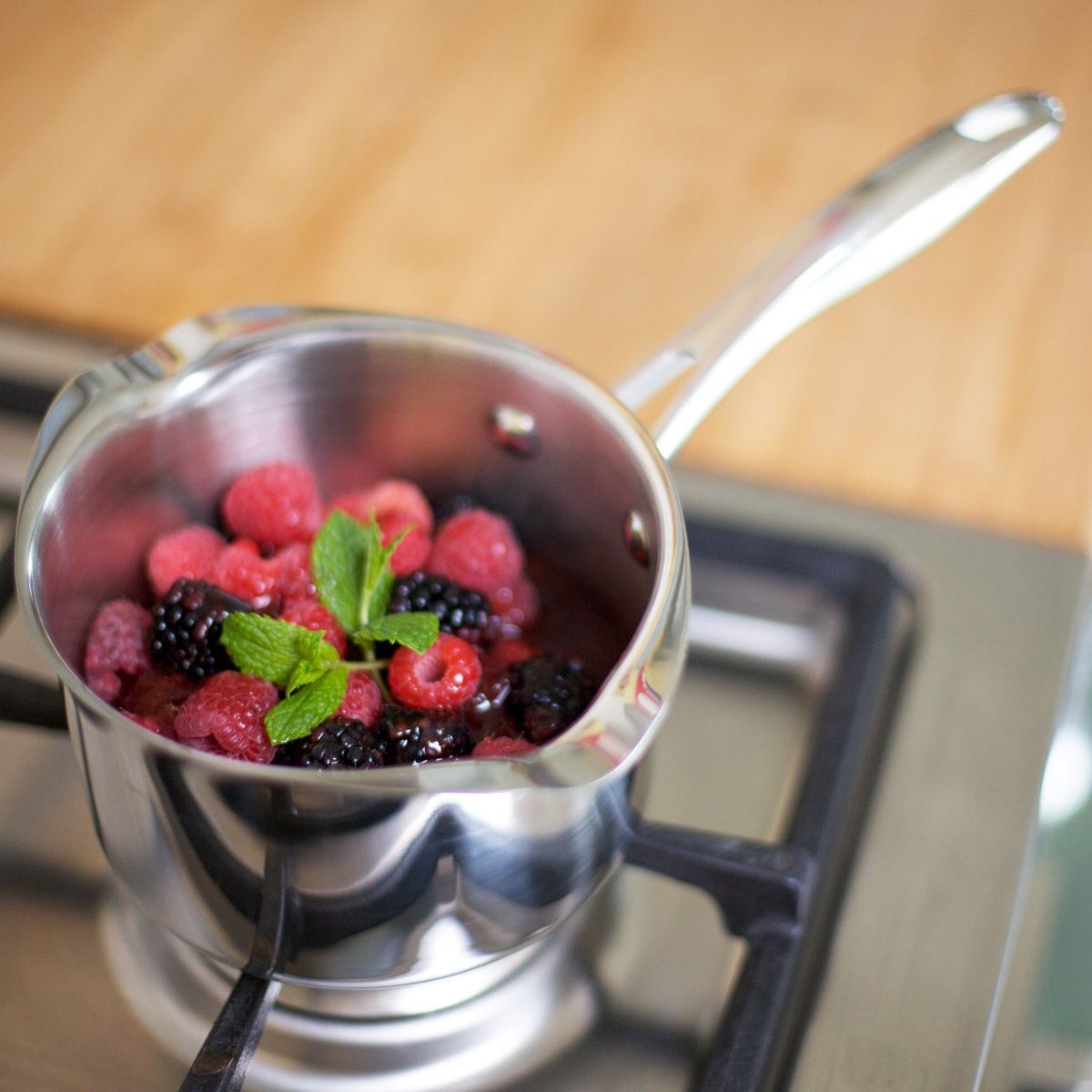 Stellar 7000 5 Piece Saucepan Set S7F4