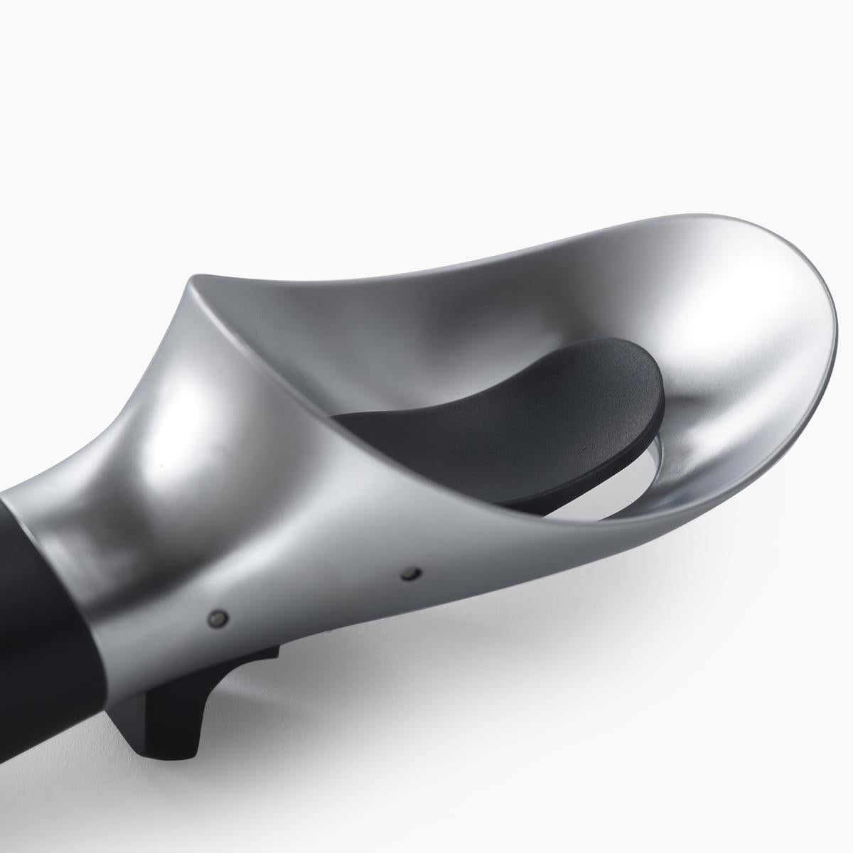 Joseph Joseph Elevate Ice-Cream Scoop close