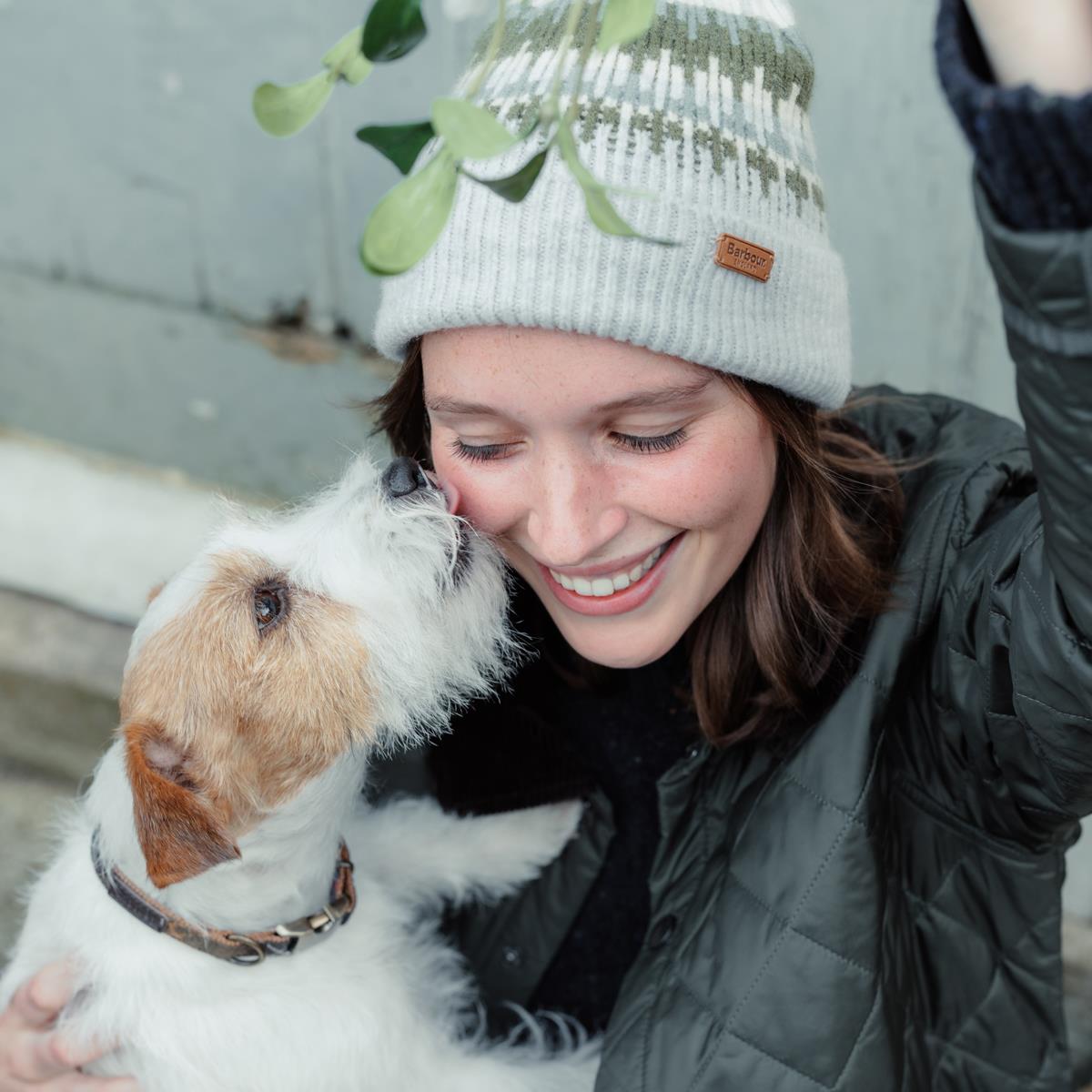 Model Barbour Craster Beanie Hat