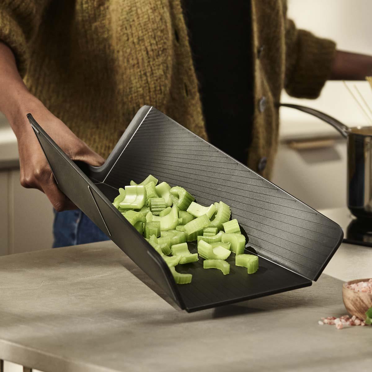 Regular Joseph Joseph Chop2Pot Plus Folding Chopping Board Black use