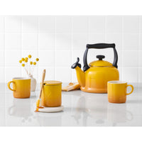 Le Creuset Stoneware Boston Honey Pot With Dipper Lifestyle