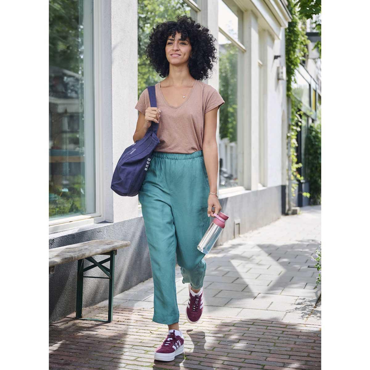 Vivid Mauve Mepal Vita Water Bottle Lifestyle