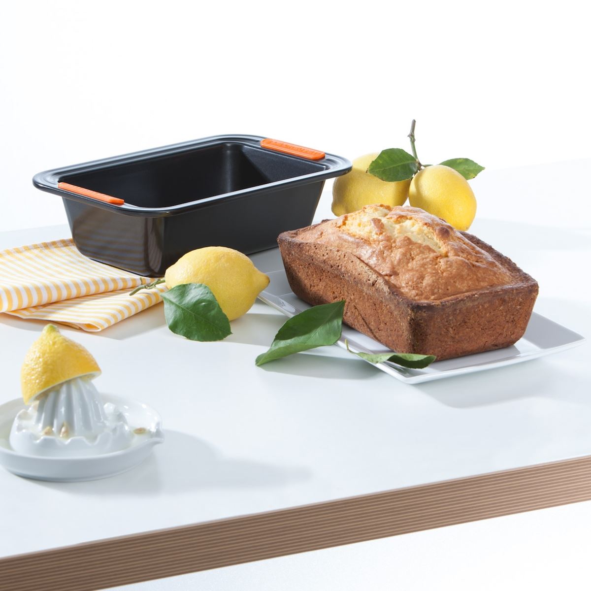 Le Creuset Toughened Non-stick 2lb Loaf Tin
