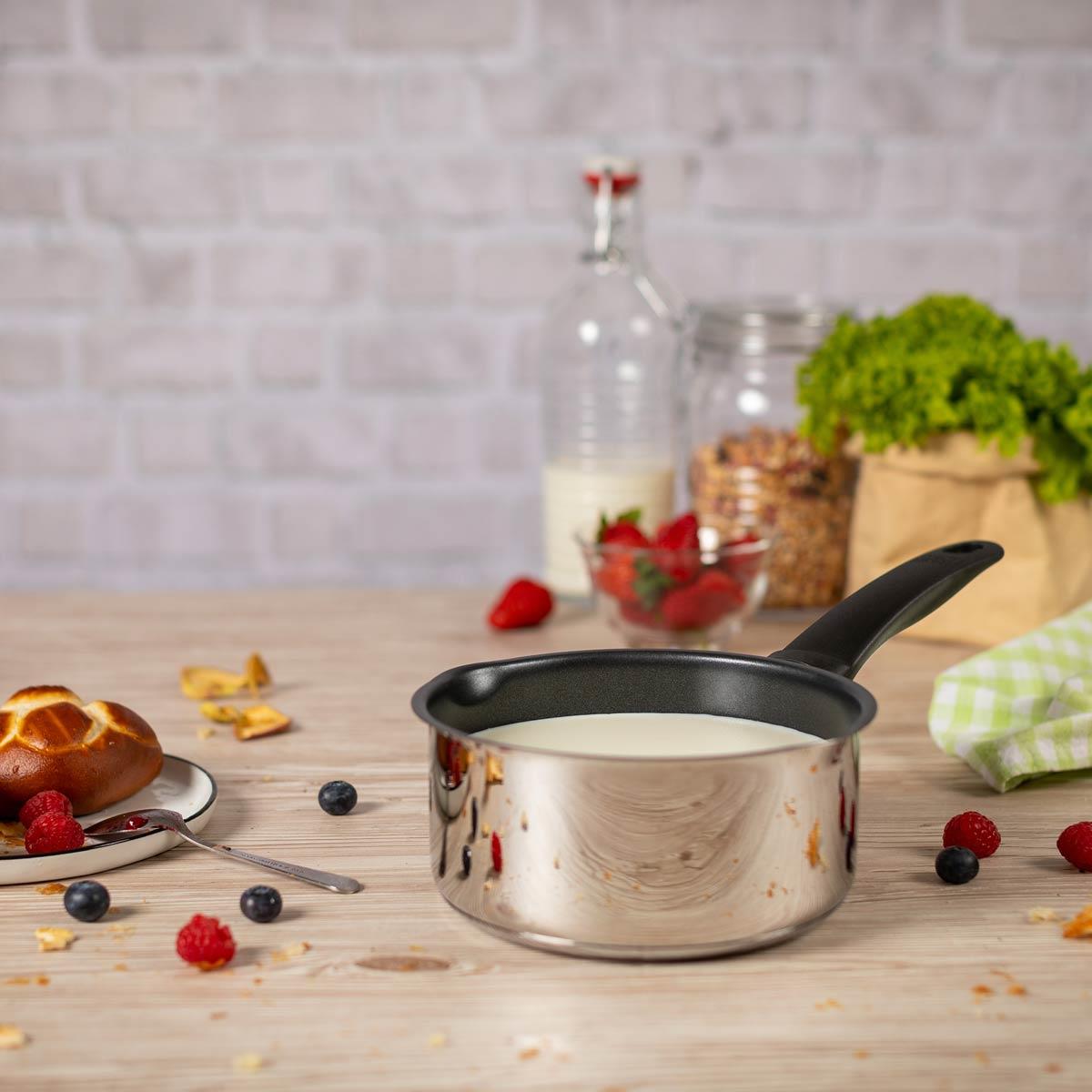 Kuhn Rikon Classic Induction Non-Stick Milkpan 1.4L/16cm Lifestyle